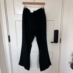 Gently worn and dry cleaned Lilly Pulitzer Deri Linen Palazzo Pant - Size Large